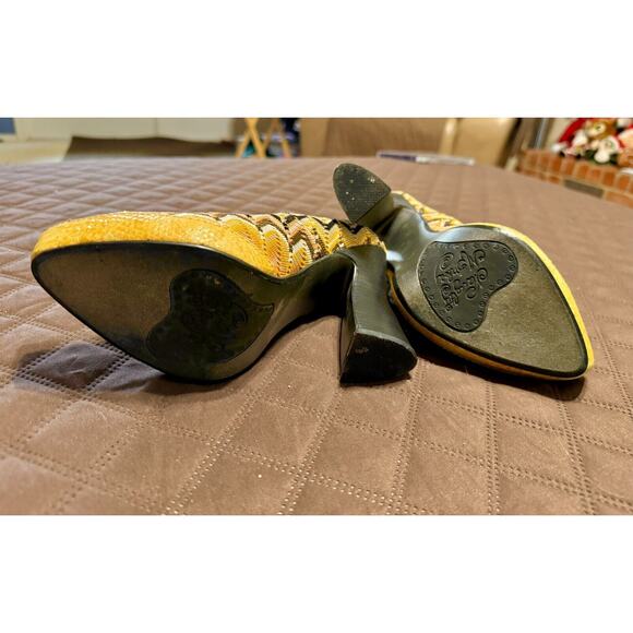 Naughty Monkey Women's Platform Heels w. Embroidered Exterior, Snakeskin - 6 - Picture 12 of 12